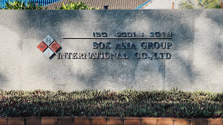 ป้ายชื่อ Box Asia Group International Co., Ltd. หน้าทางเข้าโรงงาน